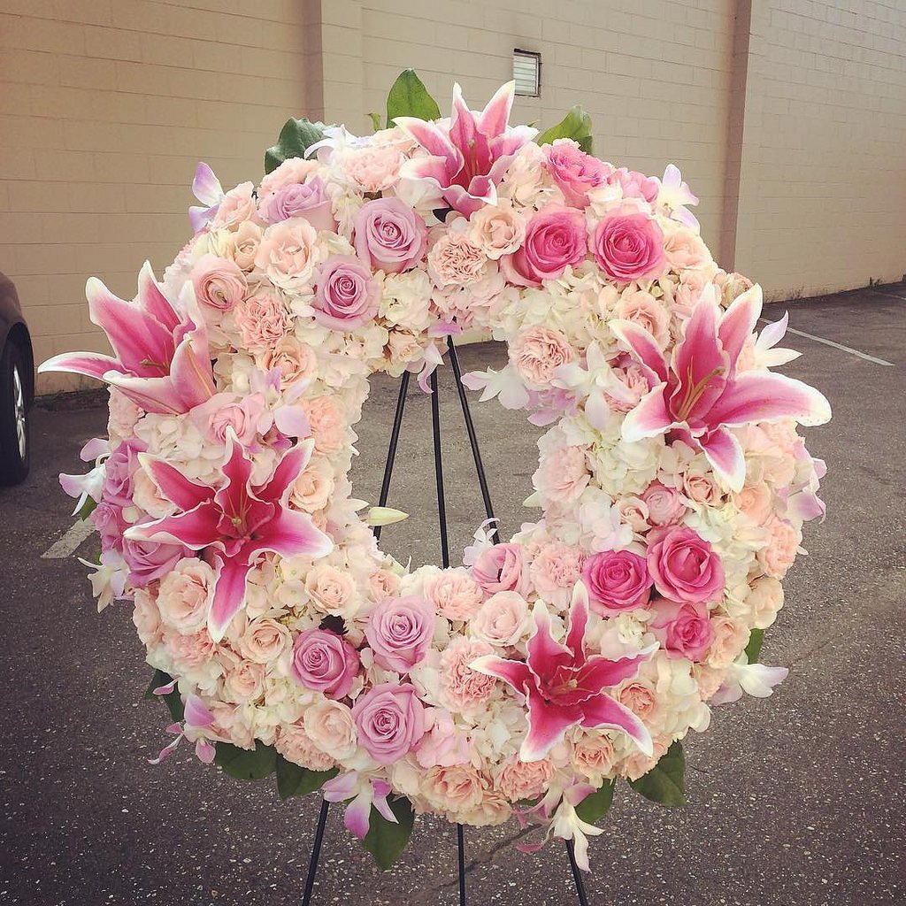 Fresh Blooms Flowers-Designer Choice Funeral Wreath