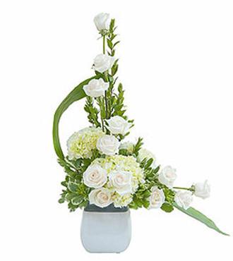 Fresh Blooms Flowers-Elegant Flowing Love Tribute