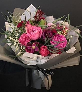 Fresh Blooms Flowers-Presentation